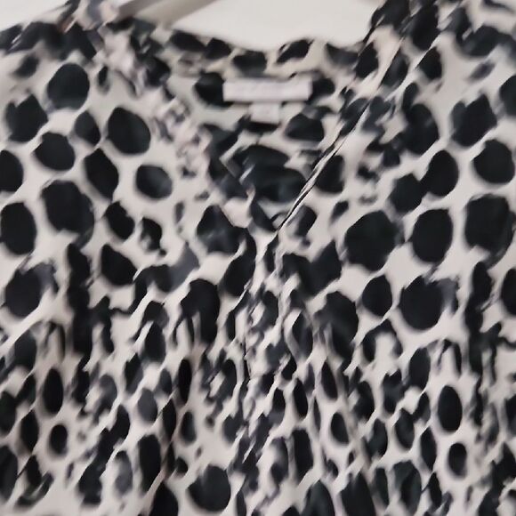Liz Lange Black and White 3/4 Sleeve Button Down Shirt - Picture 3 of 7